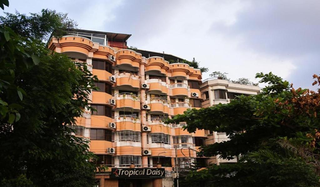 Hotel Tropical Daisy Dhaka Esterno foto