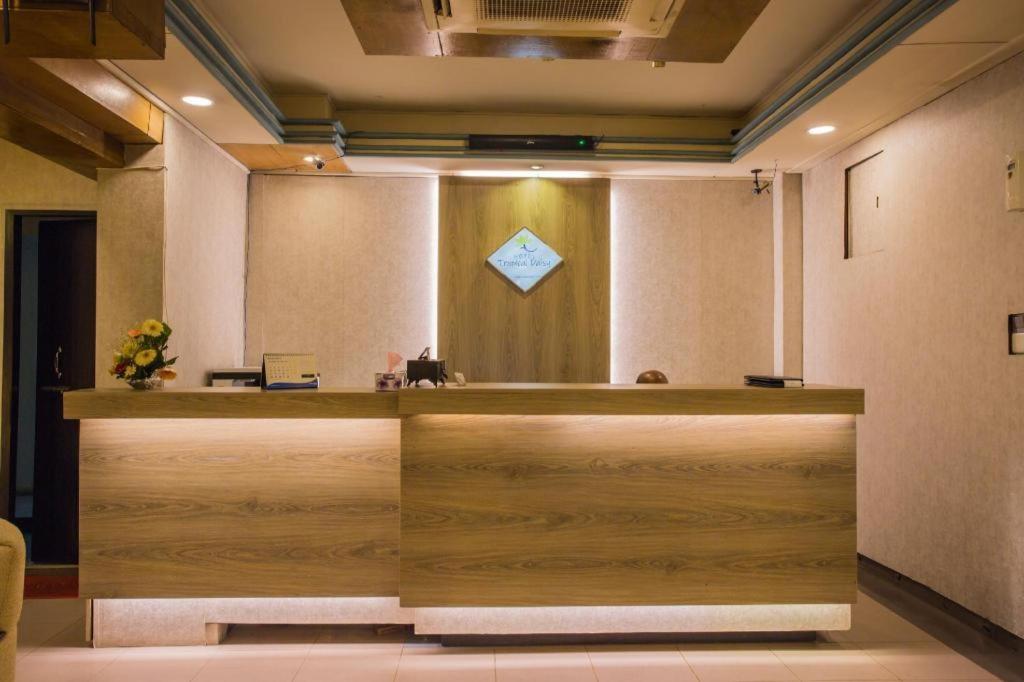 Hotel Tropical Daisy Dhaka Esterno foto
