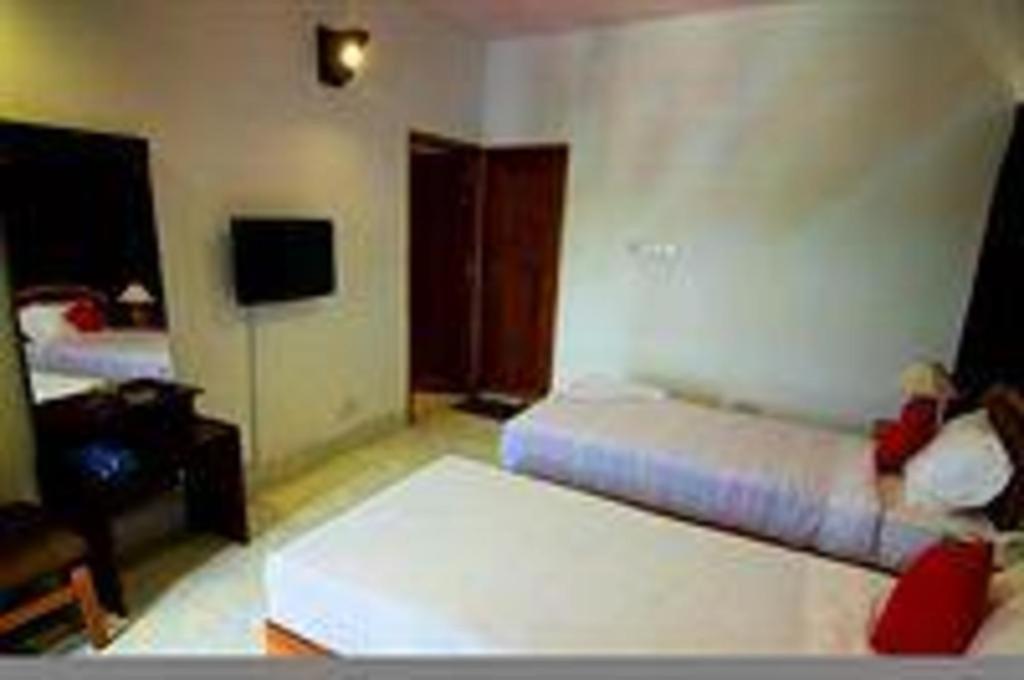 Hotel Tropical Daisy Dhaka Esterno foto