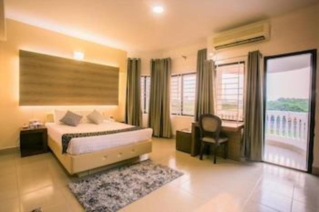 Hotel Tropical Daisy Dhaka Esterno foto
