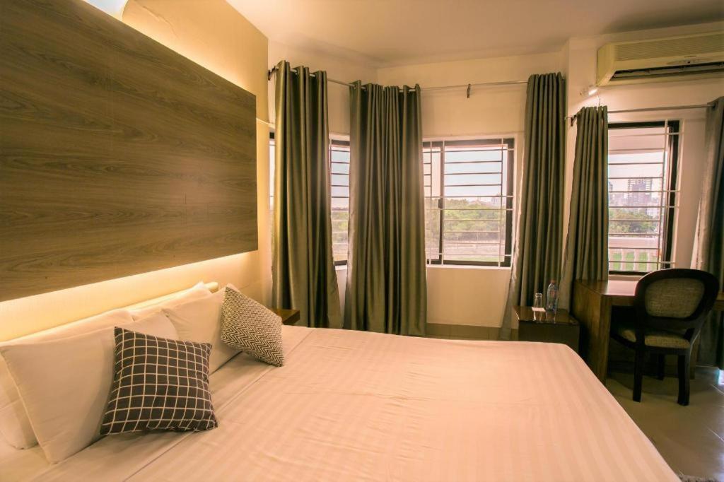 Hotel Tropical Daisy Dhaka Esterno foto