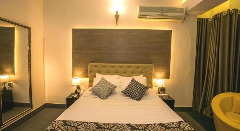 Hotel Tropical Daisy Dhaka Esterno foto