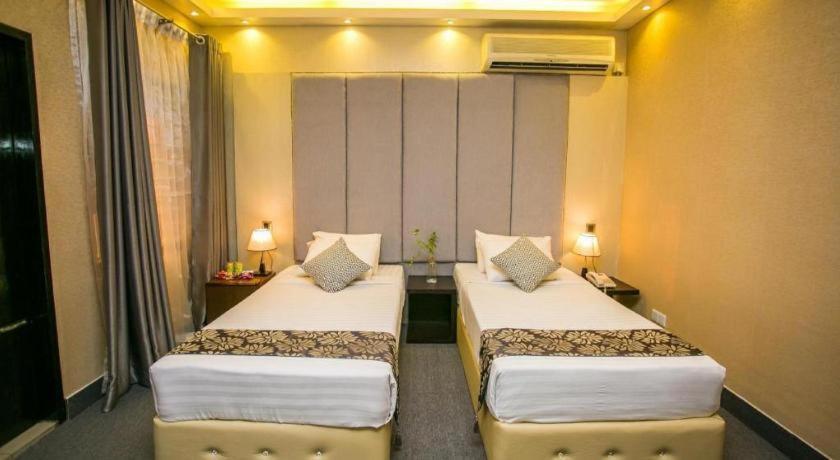 Hotel Tropical Daisy Dhaka Esterno foto