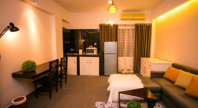 Hotel Tropical Daisy Dhaka Esterno foto