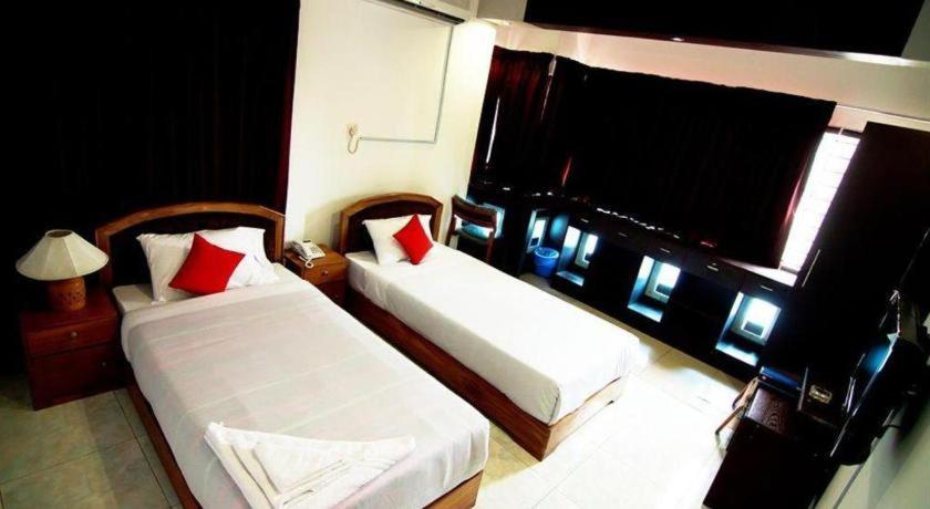 Hotel Tropical Daisy Dhaka Esterno foto