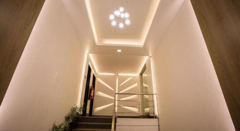 Hotel Tropical Daisy Dhaka Esterno foto