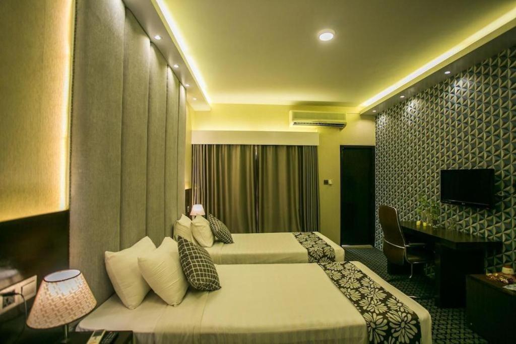 Hotel Tropical Daisy Dhaka Esterno foto