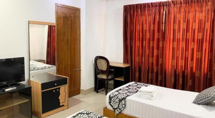 Hotel Tropical Daisy Dhaka Esterno foto