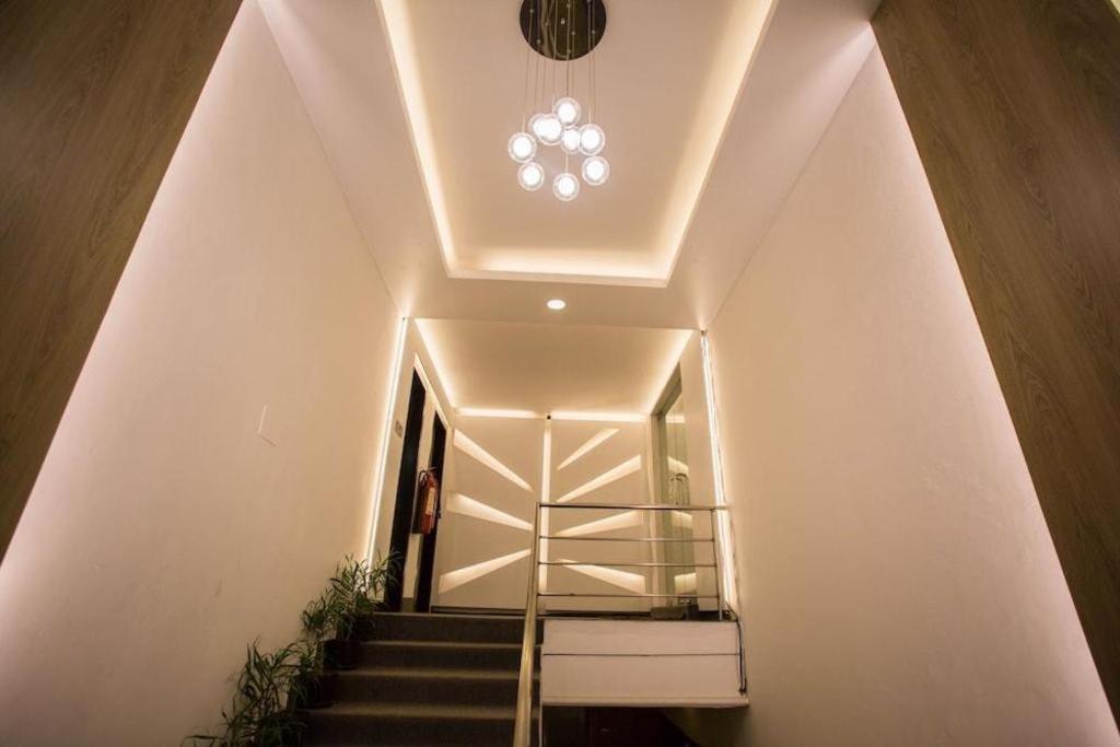Hotel Tropical Daisy Dhaka Esterno foto