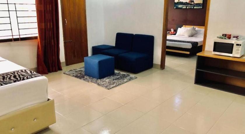 Hotel Tropical Daisy Dhaka Esterno foto