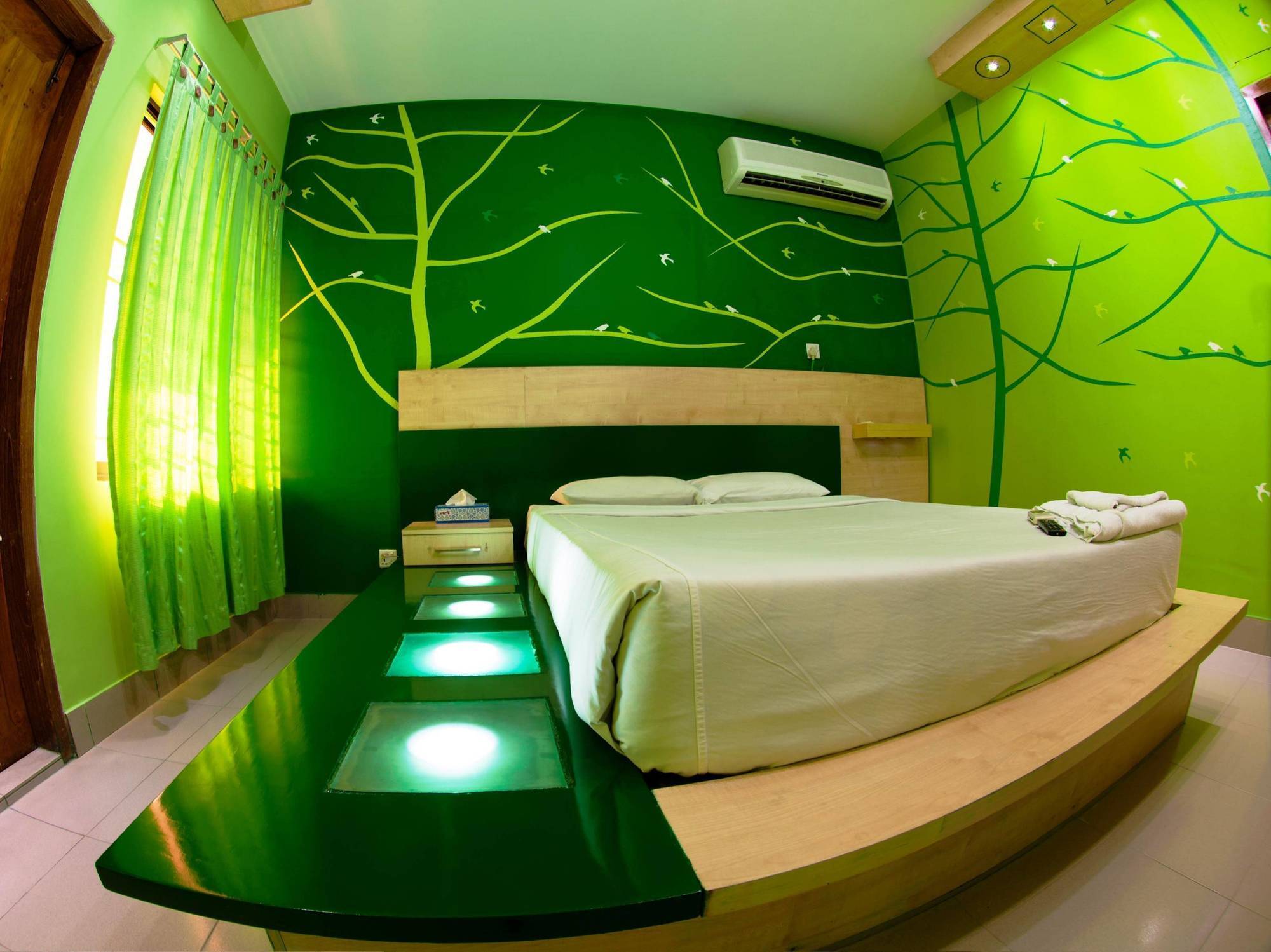 Hotel Tropical Daisy Dhaka Esterno foto